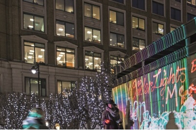 Canary  Wharf’s  Hypnotic Arrangement of LED Lights