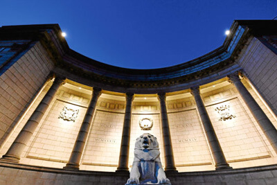 Aberdeen War Memorial Illuminated With LED to Highlight the Famous Lion