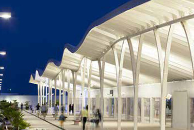 White Luminaires Create Beautiful Ambiance at Marina del Gargano
